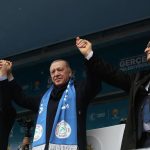 Recep Tayyip Erdoğan Instagram - Gönlümün bahçesinde daima birinci gelen, ana yurdum, baba ocağım, sevdasını göğsümde taşımaktan iftihar ettiğim Rize… Teşekkürler Rize! 🇹🇷