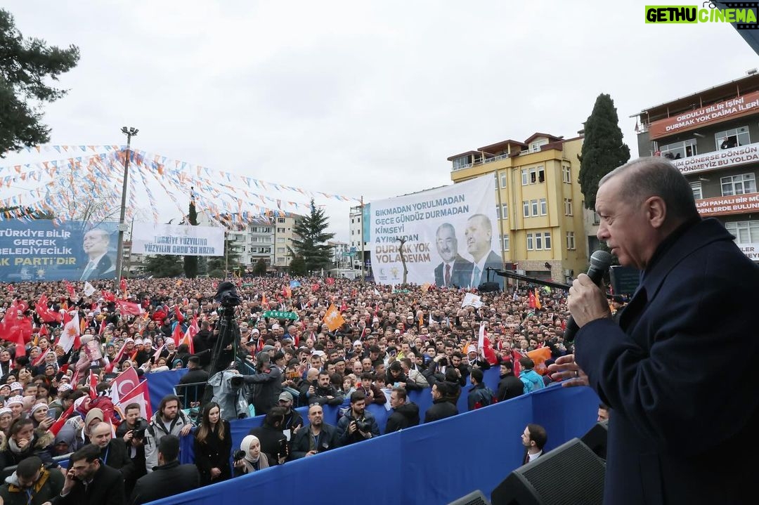 Recep Tayyip Erdoğan Instagram - Bakılmakla doyulmayan, güzellikleri saymakla bitmeyen, milletine, vatanına, devletine sevdasına gökte uçan kuşların bile gıpta ettiği, medarıiftiharımız Ordu… Teşekkürler Ordu! 🇹🇷