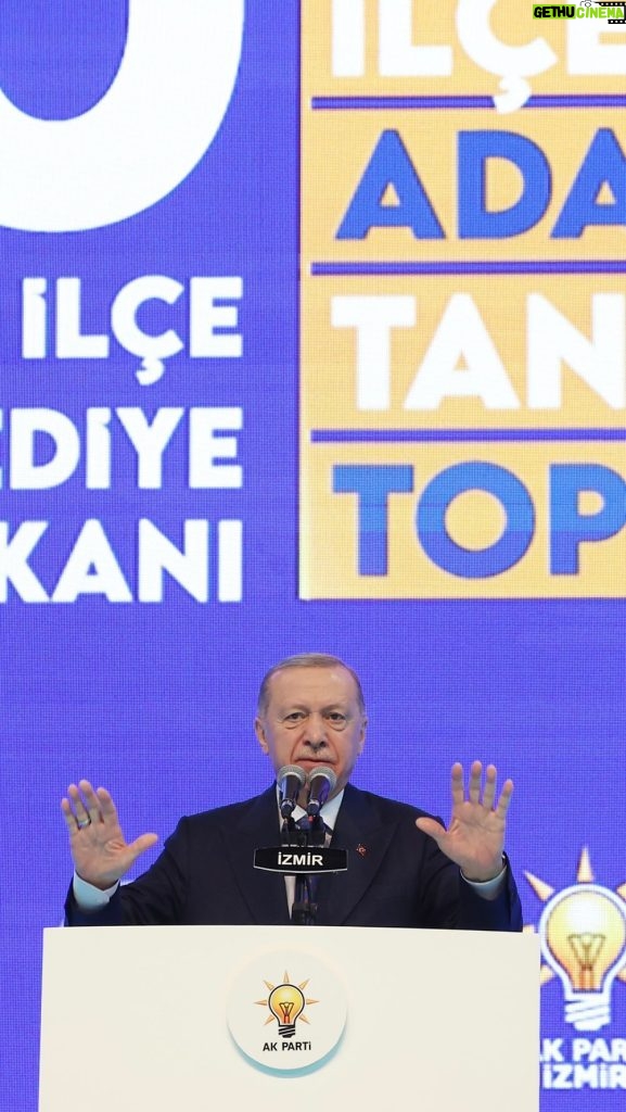 Recep Tayyip Erdoğan Instagram - Uluslararası Adalet Divanının dün aldığı karar, dünya beşten büyüktür haykırışımızın âdeta bir aksisedasıdır.   İsrail’i bir kez daha uluslararası toplumun ve kurumların sesine kulak vererek saldırılarını ve katliamlarını bir an önce durdurmaya çağırıyoruz.