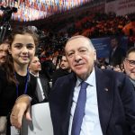 Recep Tayyip Erdoğan Instagram – İzmir’imizin ilçelerinde AK Parti’yi ve Cumhur İttifakı’ndaki ortağımız MHP’yi temsil edecek adaylarımızın tanıtımını bugün gerçekleştirdik.

İnşallah 31 Mart’ta diğer pek çok şehrimiz gibi İzmir’in de tercihini Gerçek Belediyecilik’ten yana kullanacağına inanıyoruz. İzmir Province