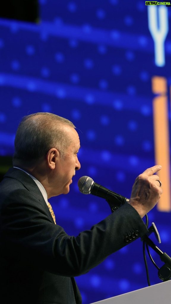 Recep Tayyip Erdoğan Instagram - Gırtlağına sarıldığınız bu millet size cevabını seçim günü sandıkta verecektir.