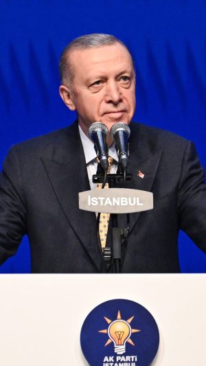 Recep Tayyip Erdoğan Instagram - İnşallah 31 Mart’ta İstanbul’un 5 yıllık fetret devri son bulacak, yeniden şahlanış dönemi başlayacak.

Bekle bizi İstanbul! 🇹🇷