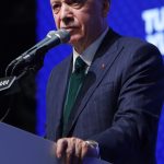 Recep Tayyip Erdoğan Instagram - Bize asla geri adım attıramayacaklar, bizi yolumuzdan kesinlikle döndüremeyecekler, bizi ve ülkemizi hiçbir şartta teslim alamayacaklar. Türkiye’nin artık tehditlerle ve sinsi oyunlarla hizaya getirilecek bir ülke olmadığını er veya geç onlar da öğrenecek.
