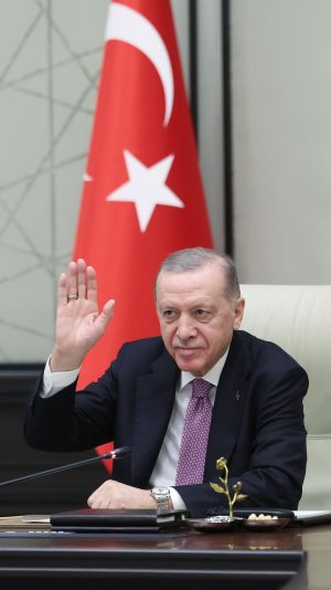 Recep Tayyip Erdoğan Instagram - Yarın gece saat 01.11’de uzaya uğurlayacağımız ilk Türk astronotumuzu büyüyen, güçlenen ve iddia sahibi Türkiye’nin yeni bir nişanesi olarak görüyoruz.

Alper Gezeravcı kardeşimize Uluslararası Uzay İstasyonu’nda yürüteceği bilimsel çalışmalarda şimdiden başarılar diliyorum.