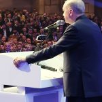 Recep Tayyip Erdoğan Instagram - Bizi üzen, ülkemizin ikinci büyük siyasi partisi hüviyetine sahip CHP’nin Türkiye düşmanlarına kuyruk olmasıdır. Haliç Kongre Merkezi