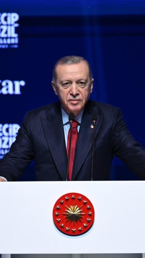 Recep Tayyip Erdoğan Instagram - Biz futbol başta olmak üzere Türk sporunun tartışmalarla değil başarılarla gündeme gelmesini arzu ediyoruz.