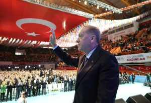 Recep Tayyip Erdoğan Instagram - İzmir’imizin ilçelerinde AK Parti’yi ve Cumhur İttifakı’ndaki ortağımız MHP’yi temsil edecek adaylarımızın tanıtımını bugün gerçekleştirdik.

İnşallah 31 Mart’ta diğer pek çok şehrimiz gibi İzmir’in de tercihini Gerçek Belediyecilik’ten yana kullanacağına inanıyoruz.