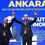 Recep Tayyip Erdoğan Instagram - Hedefimiz, AK Parti ve Cumhur İttifakı’nda olan belediyeleri tekrar ezici oranlarla kazanma yanında muhalefetin elindeki şehirlerimizi Gerçek Belediyecilik’le tanıştırmaktır. Bunun için milletimizin Her Adımında, Her Anında, Hep Yanında olacak, tüm gönlü ve zihniyle kendini şehirlerine adayacak belediye başkanlarıyla seçimlere hazırlanıyoruz. Bundan tam 30 yıl önce, 1994’te İstanbul’da başladığımız belediyeler vasıtasıyla halkımıza hizmet yolculuğumuzu Türkiye Yüzyılı’na adım attığımız 2024’te zirveye çıkarmak istiyoruz. Belediyelerdeki başarılarıyla iktidara yürümüş bir parti olarak rüştümüzü ilk ispat ettiğimiz yeri güçlü tutmak mecburiyetindeyiz. Büyükşehriyle, iliyle, ilçesiyle, beldesiyle ülkemizin her belediyesini eser ve hizmet siyasetimizle Türkiye Yüzyılı’na yakışır seviyelere getirmenin peşindeyiz. Sandıkta bize verilen her oyun vebalini yaptığımız görevlerin her anında üzerimizde hissederek aşkla, azimle, kararlılıkla çalışacak, üretecek, farkımızı ortaya koyacağız. Biz asla şehirlerine ve oralarda yaşayan insanlara hiçbir şey vermedikleri halde çeşitli kavramların, değerlerin, sembollerin, ideolojik körlüklerin arkasına saklanarak koltuklarını koruma derdine düşenlerden olmadık, olmayacağız. Biz er meydanında sözü kavi olan, halka hizmet atlasında izi olan, doğru yaya ok olan bir kadro olarak 31 Mart’ta bir kez daha şehirlerimize eser vermeye, milletimize hizmet etmeye talibiz. Bugün açıkladığımız 48 büyükşehir ve il belediye başkan adayımızı şimdiden tebrik ediyor, kendilerine seçim çalışmalarında ve daha sonrasında şehirlerimize verecekleri hizmetlerde başarılar diliyorum.