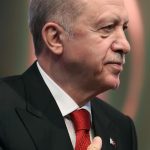 Recep Tayyip Erdoğan Instagram - Ailesiyle güvenli bir yer ararken araçları İsrail güçleri tarafından vurulan ve tüm ailesini kaybeden 6 yaşındaki Hind Receb’in trajik hikâyesi, aslında Gazze’de öldürülen 15 bine yakın masum çocuğun da hikâyesidir. Antalya