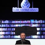 Recep Tayyip Erdoğan Instagram - İlim Yayma Vakfının 53’üncü Olağan Genel Kurulunun hayırlara vesile olmasını diliyorum. 1973’ten beri kuruluş senedindeki ifadesiyle “memleket dâhilinde ilmin yayılmasını teşvik” için koşan, emek veren, bu uğurda çile çeken tüm vakıf mensuplarına şükranlarımı sunuyorum.