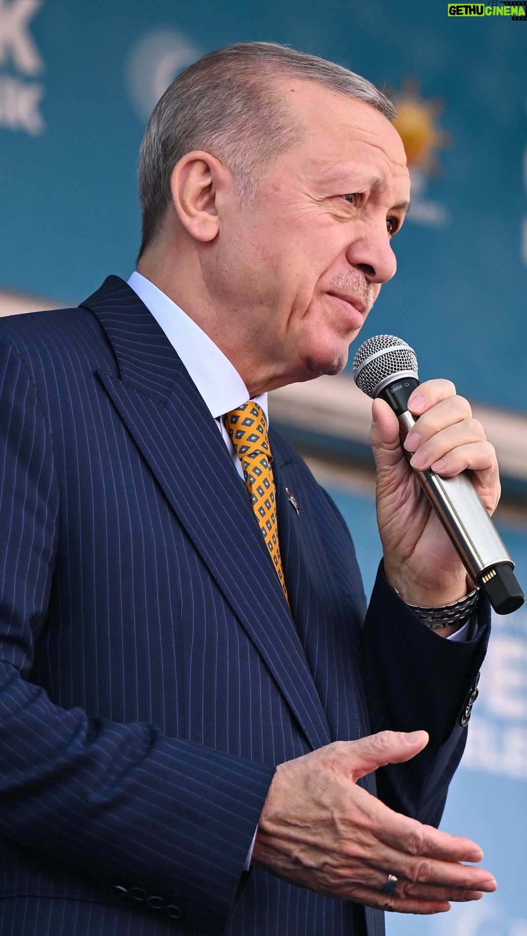 Recep Tayyip Erdoğan Instagram - Yatırım, istihdam, üretim, ihracat ve cari fazla yoluyla ülkemizi büyüttükçe ortaya çıkan kazançtan, her kesimden insanımız gibi emeklilerimiz de istifade edecek. Kütahya