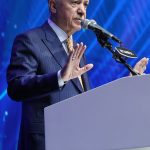 Recep Tayyip Erdoğan Instagram - Hamas birilerinin dediği gibi bir örgüt olsaydı milletvekilleri her yıl dönümünde kurulduğu köyü ziyaret eder, aklamak için kırk dereden su getirir, reklamını en çok kendileri yapardı. Gerçekten Hamas dedikleri gibi olsaydı hamiliğini, avukatlığını bunlar kimseye bırakmazdı.