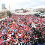 Recep Tayyip Erdoğan Instagram - Âlimleriyle, şairleriyle, fazıllarıyla âdeta kutup yıldızları yetiştiren, adını da sanını da şanını da yüreğini ortaya koyarak kazanan peygamberler yurdu Şanlıurfa... Teşekkürler Şanlıurfa! 🇹🇷