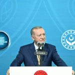 Recep Tayyip Erdoğan Instagram - Türkiye Yüzyılı’nın hazırlıklarını Güçlü Kadın, Güçlü Aile, Güçlü Türkiye ekseninde yürütüyoruz. Aile ile kadını ayıran, kadını ailenin karşısına yerleştiren, kadın ve aile arasında duvarlar ören her türlü yaklaşımı reddediyoruz.