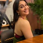 Regina Cassandra Instagram - To new beginnings 🤍 Here’s to celebrating the simple things in life. 🙂
