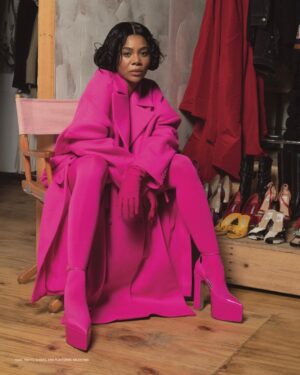 Regina Hall Instagram - Thank you @bust_magazine 
On stands September 1 🖤
📸 @liaclay 
👗 @marisa_ellison 
💄 @lewinadavid 
💇🏾‍♀️ @shornelll