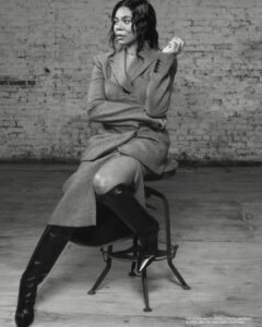 Regina Hall Instagram - Thank you @bust_magazine On stands September 1 🖤 📸 @liaclay 👗 @marisa_ellison 💄 @lewinadavid 💇🏾‍♀️ @shornelll