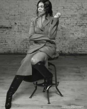 Regina Hall Instagram - Thank you @bust_magazine 
On stands September 1 🖤
📸 @liaclay 
👗 @marisa_ellison 
💄 @lewinadavid 
💇🏾‍♀️ @shornelll