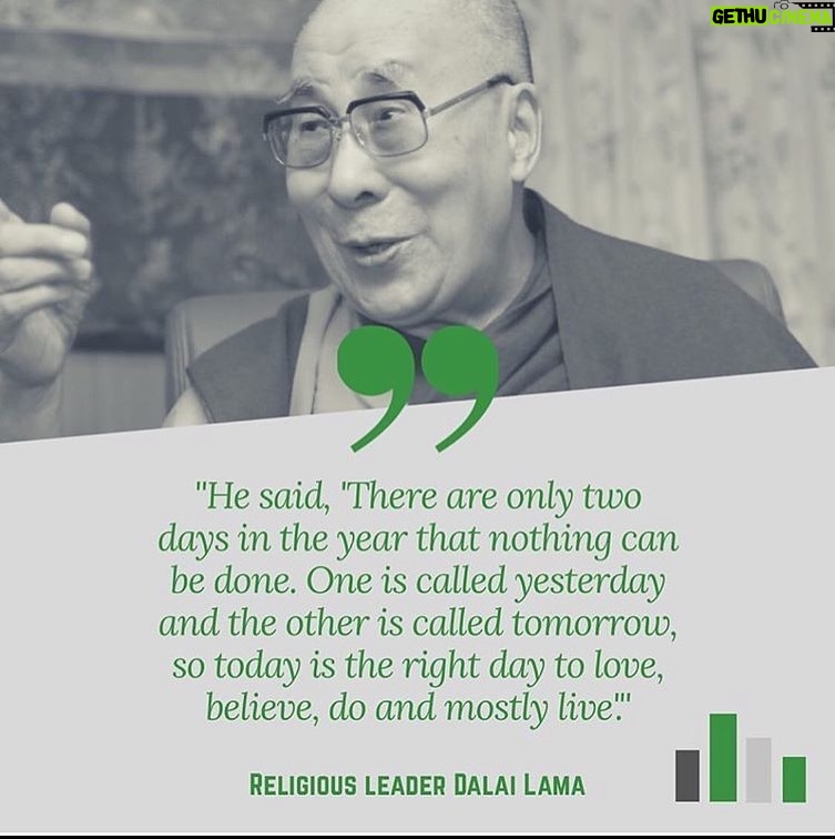 Regina Hall Instagram - rp: @dalailama_quotes Sending light and love out 😘😘