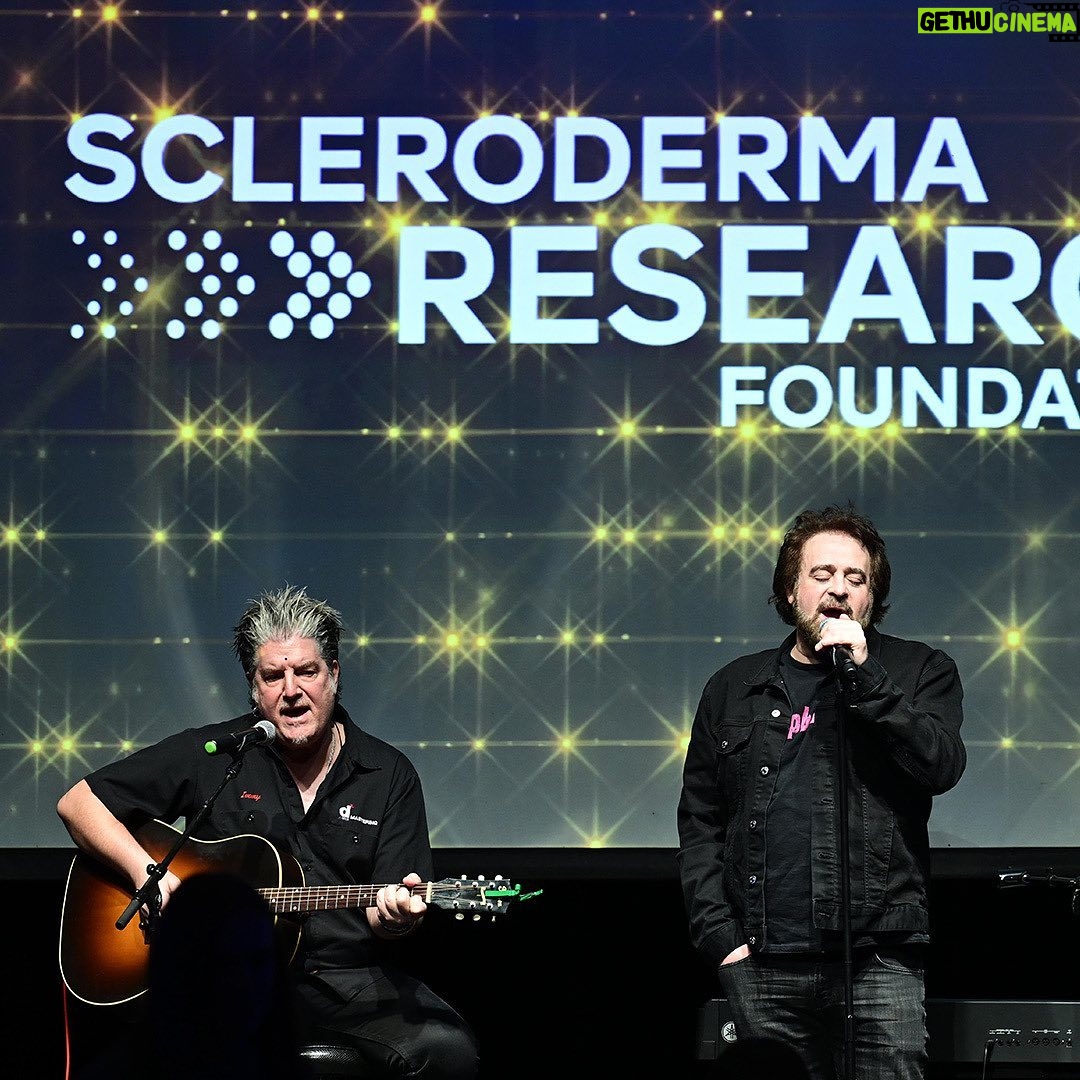 Regina Hall Instagram - I want to take a moment to congratulate @srfcure Scleroderma Research Foundation on a hugely successful Cool Comedy • Hot Cuisine, a Tribute to Bob Saget fundraiser! Big shout out to my fellow event co-chairs Kelly Rizzo and fellow SRF Board member Susan Feniger for making this evening a reality. I cannot say thank you enough to all the incredibly generous donors, to our host Jeff Ross, to our partners at the New York Comedy Festival, and to those who lent us their time and talents on stage. The event may be over but there's still time to help continue Bob's legacy. Scleroderma is a rare, difficult, and sometimes life-threatening disease, and we need to find a cure. Help us advance the most promising research to end scleroderma by making a donation at (link in bio) #CCHC #MakeNYLaugh #SayScleroderma