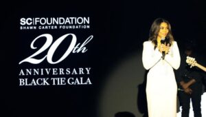 Regina Hall Instagram - It was an especially generous evening celebrating 20 years of the @shawncartersf and the work of Dr. Gloria Carter.