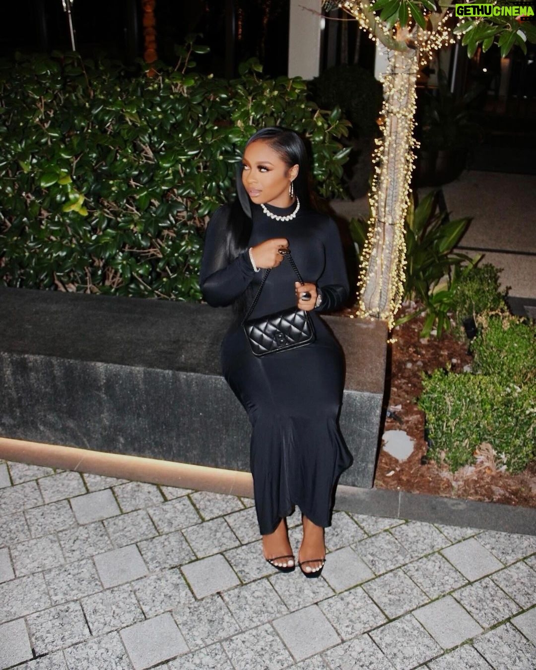 Reginae Carter Instagram - 🖤 📸 @__carriebradshaw