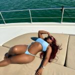 Reginae Carter Instagram - When the water’s so blueeeeee🐬💙 Swimsuit @Whyifitin
