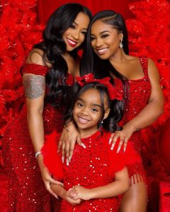 Reginae Carter Instagram - Happy Holidays 🎁 📸 @dreanicolephotography