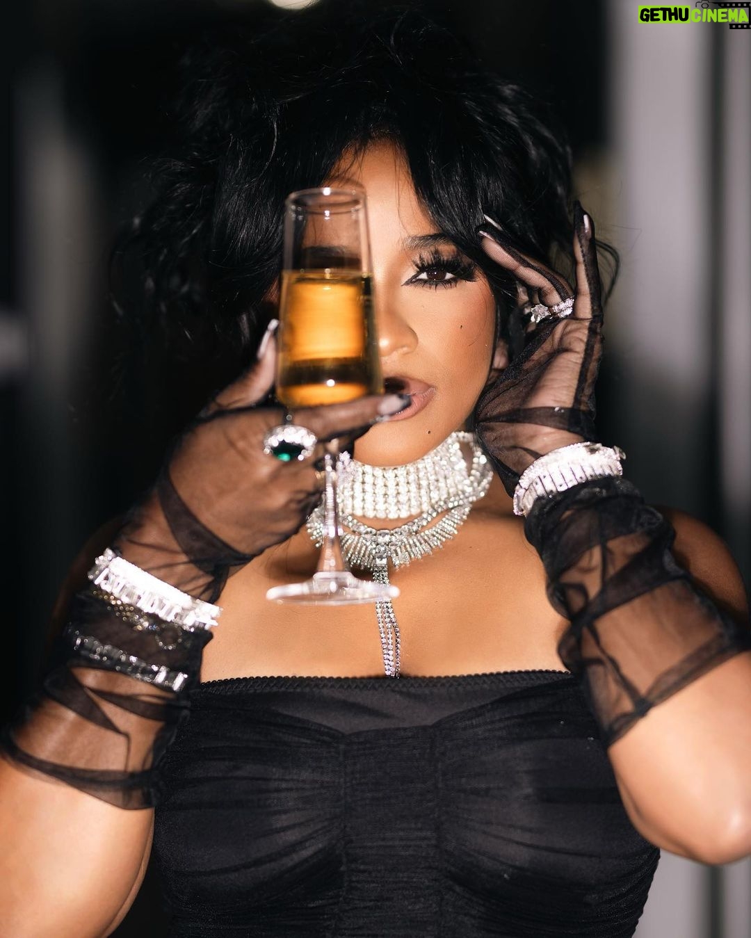 Reginae Carter Instagram - Happy Birthday To My Mother β€οΈ I love you so much π The Big 40 βΌοΈ I Thank God Everyday I get to call you my Mom ππΎ Thank you for being You π₯Ή Tonight β¦ The Turn Up continues π @toyajohnson
