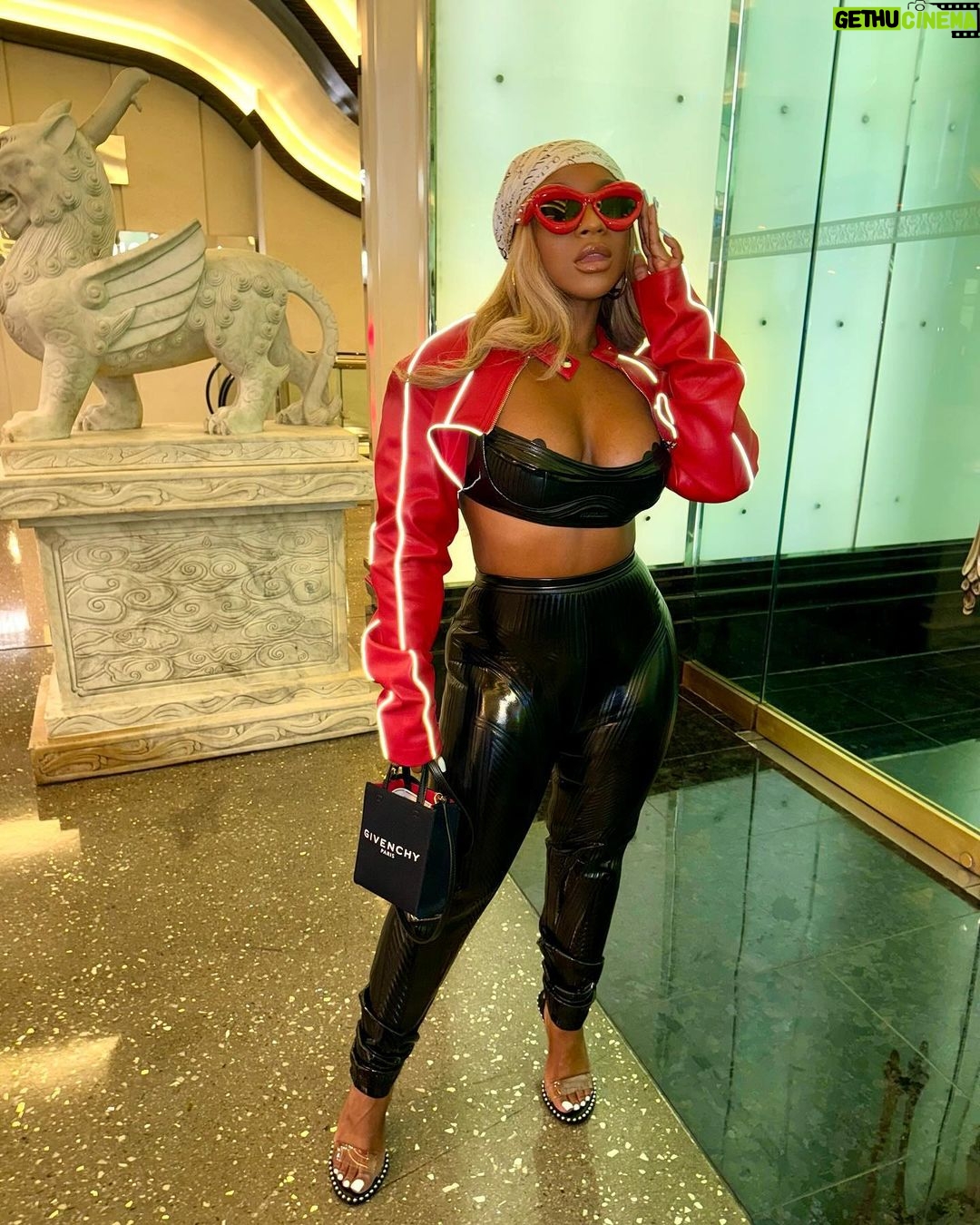 Reginae Carter Instagram - F1 In Vegas Was A Movie 🎉 Thanks To The @raisingcanes family for showing so much love 🥹🥰