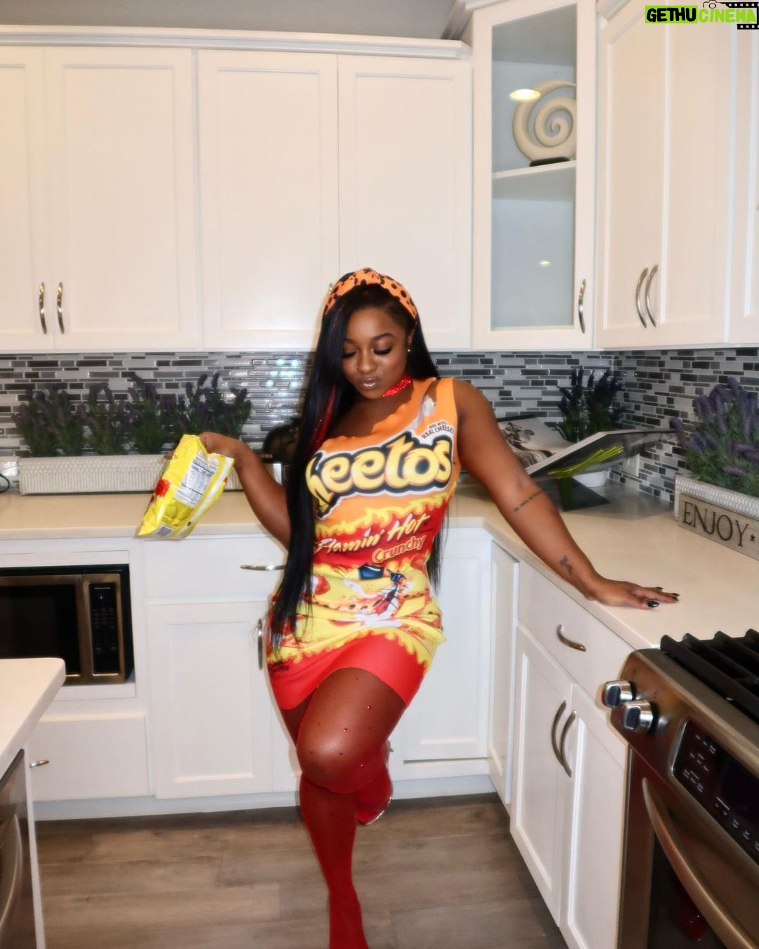 Reginae Carter Instagram - Rip me out the plastic , I been Flamin’ Hot Too 🥵🔥