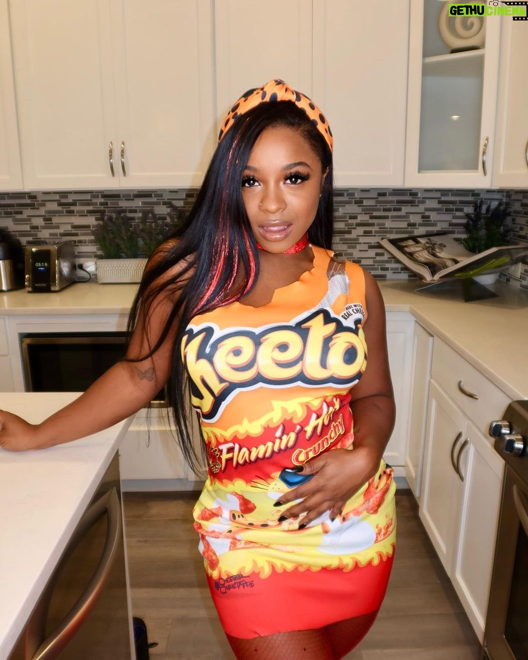 Reginae Carter Instagram - Rip me out the plastic , I been Flamin’ Hot Too 🥵🔥