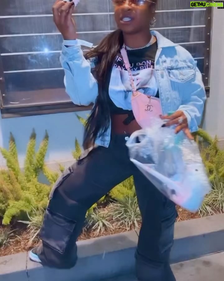 Reginae Carter Instagram - I Had A blast with My @Nyxcosmetics Family at Halloween Horror Horror Nights 🎉 It’s always such a vibe😎 *SideNote : Time square Me Pleaseee😍 so Thankful😍* @NYXCosmetics #NYXCosmeticsPartner #NYXCOSMETICSxUNIVERSALMONSTERS