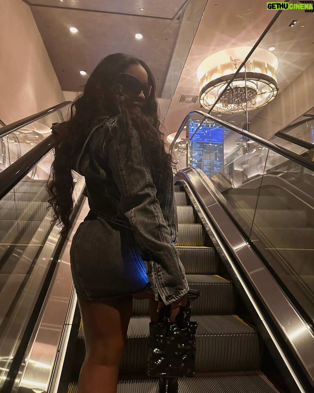 Reginae Carter Instagram - On my “Living life” tour . Tickets available now 😎