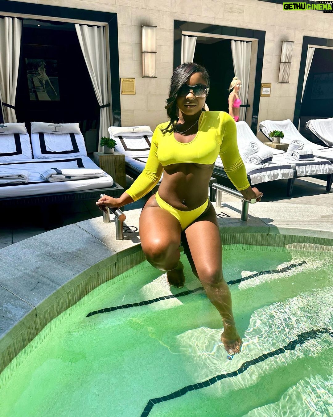 Reginae Carter Instagram - Sunshine Fine ☀️ Swimsuit @whyifitin Houston, Texas