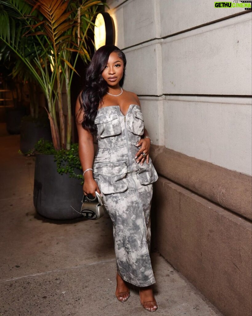 Reginae Carter Instagram - And I'm on these b**tches neck 'til they tap out 😏 📸 @4shots.iv New York City
