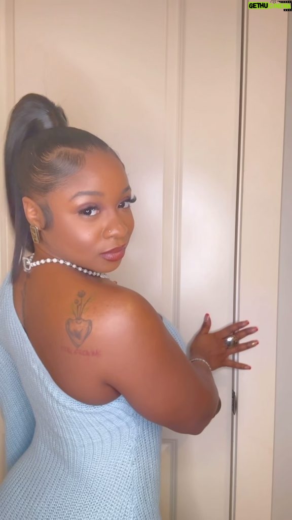 Reginae Carter Instagram - I pray these h**s don’t make me have to prove it …😏 Ponytail slayed by @glammoroushair 🥰