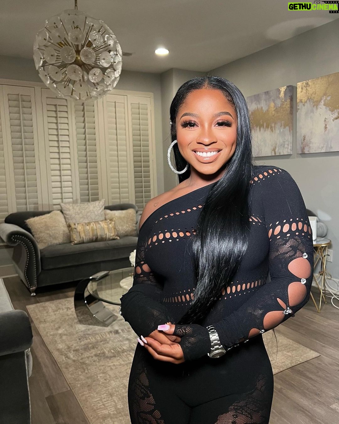 Reginae Carter Instagram – Glow ahead , It’s Your time baby Makeup