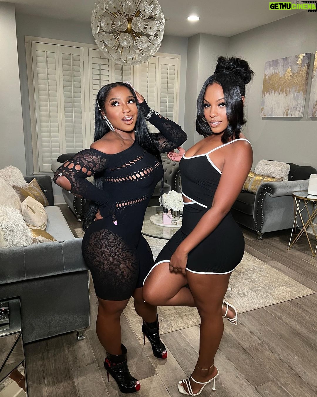 Reginae Carter Instagram - Glow ahead , It’s Your time baby✨ Makeup @ohkeliyah Outfit @hellobarbie