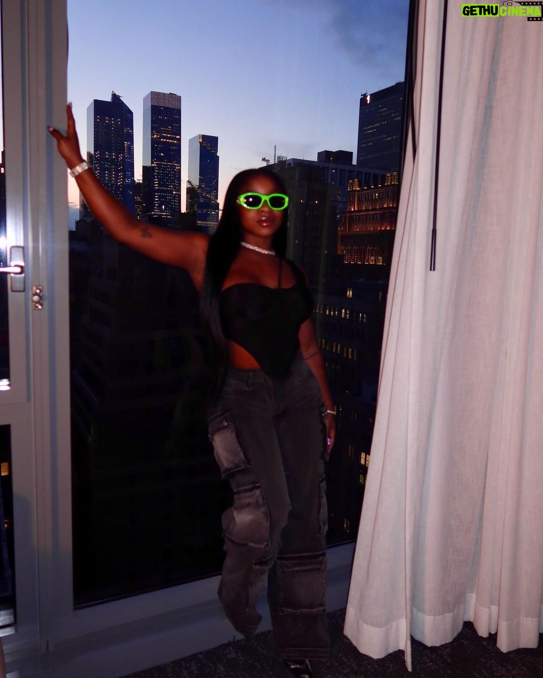 Reginae Carter Instagram - Say less & show em’ more 💋 Top @lexinfifth