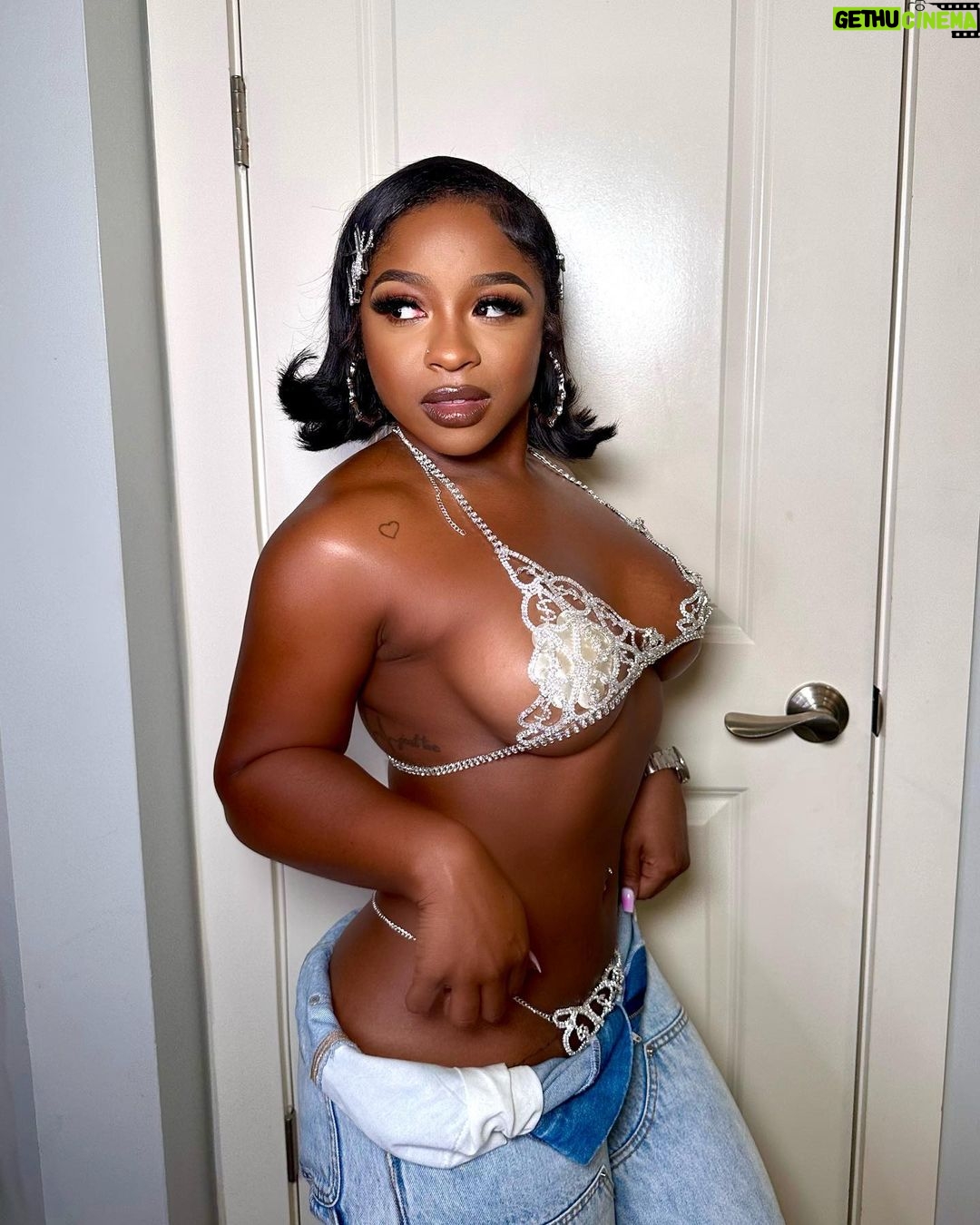 Reginae Carter Instagram - We took it back To the 99â & the 2000s ðĪŠ Had a blast at @lakeyah release party ð