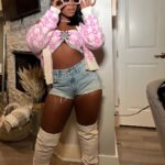 Reginae Carter Instagram - Brown skin , she bad as f**k , I told that bihh to strike a pose💕