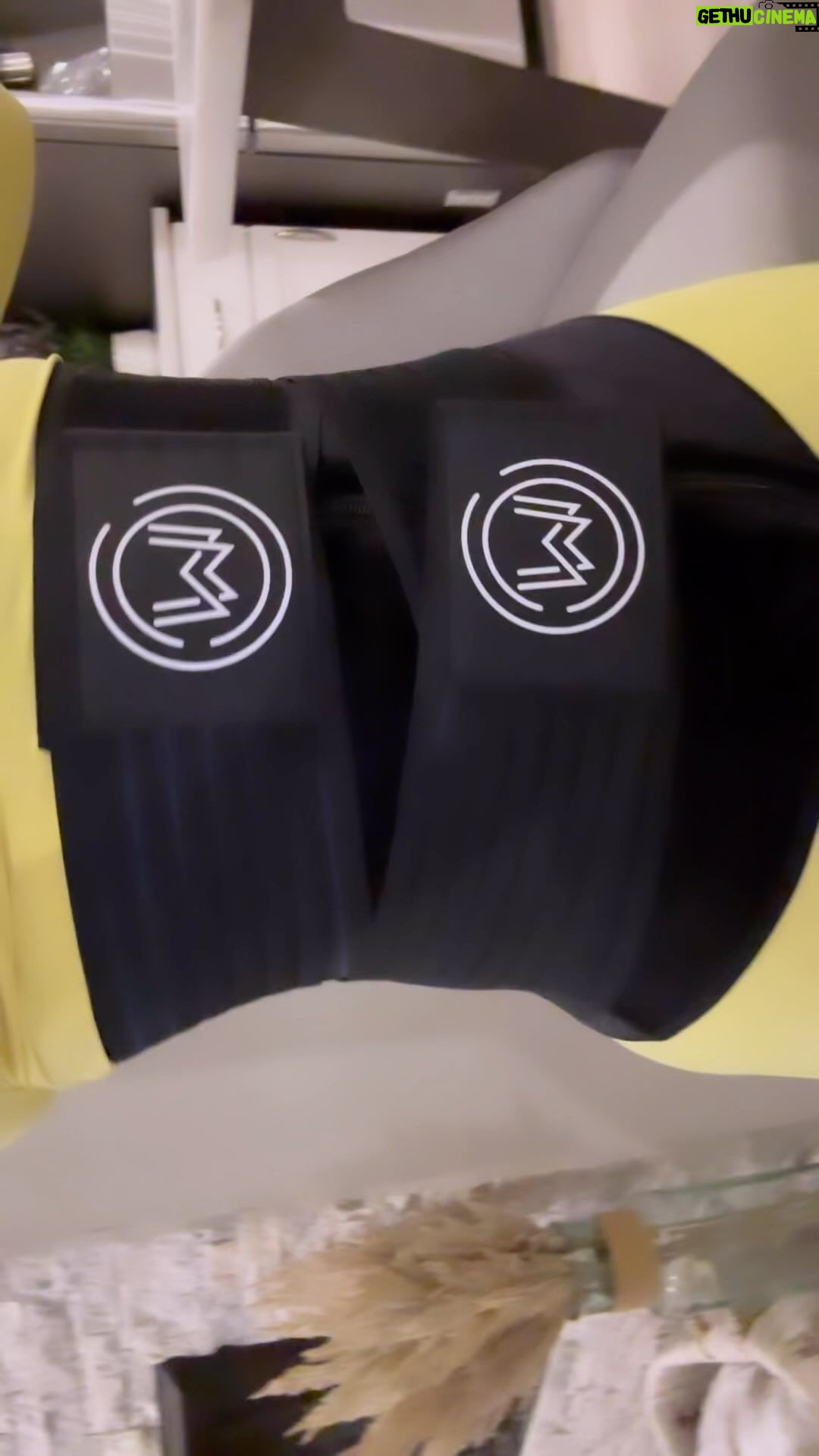 Reginae Carter Instagram - I’ve tried all of @whatwaistofficial bands and this might be my new fave! It’s soft and comfy but has 3 layers of heat trapping! You sweat like crazy but the technology dries it up quickly so you don’t feel or smell nasty 😍