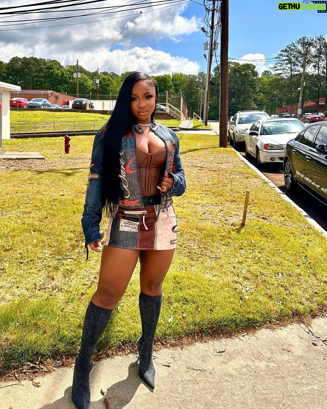 Reginae Carter Instagram - Giving out Looks like free game ‼️😏