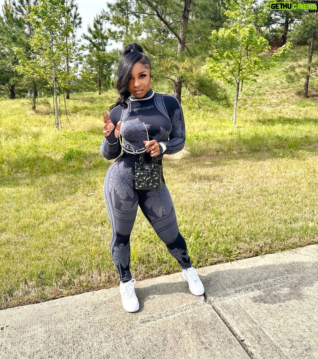 Reginae Carter Instagram - Like Damn, She in ha mood 😎