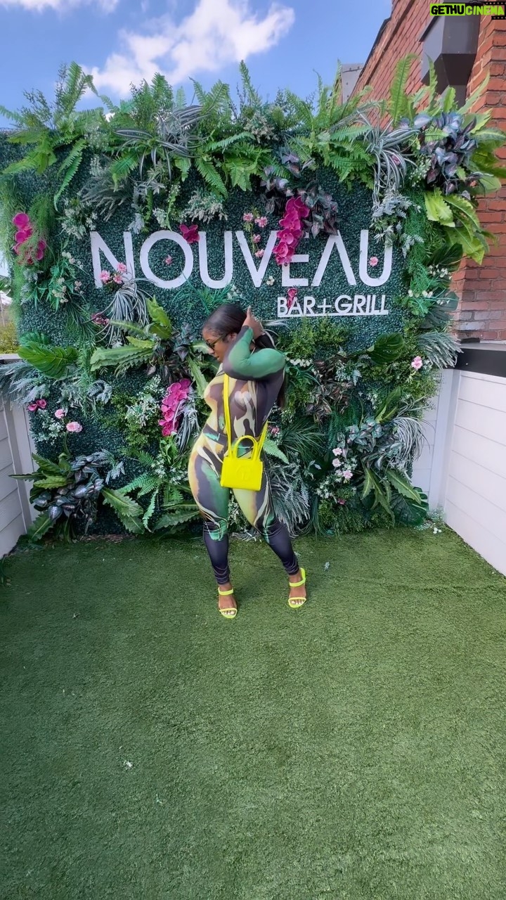 Reginae Carter Instagram - Here I come 💛💚 Fit @lexinfifth