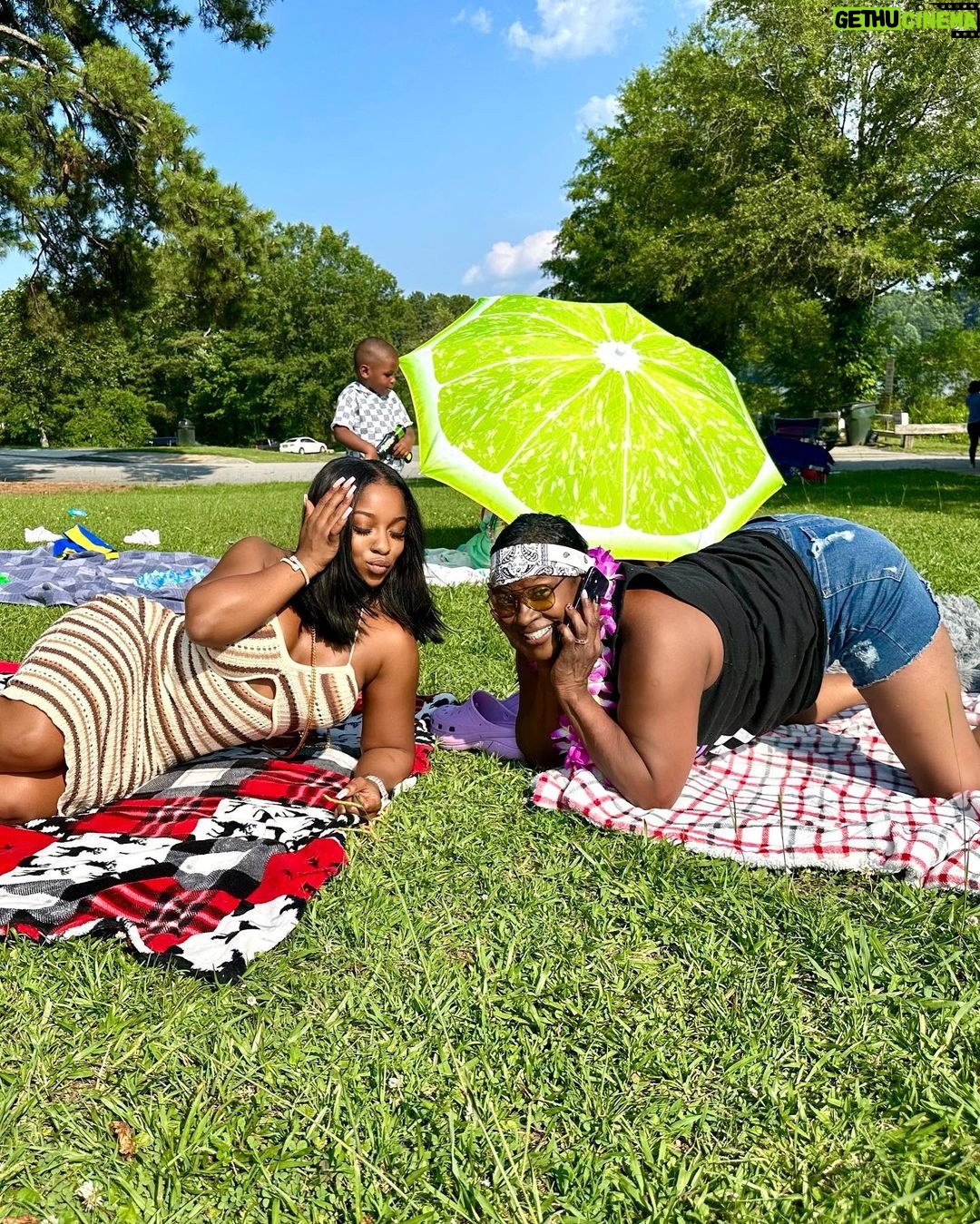 Reginae Carter Instagram - Family Fun day at the park 🎊 @Fashionnova