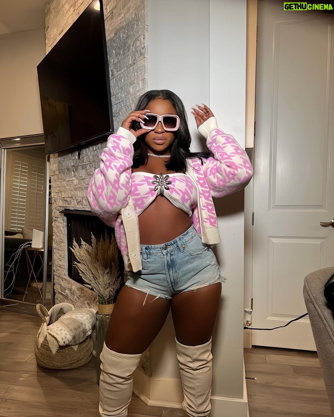 Reginae Carter Instagram - Brown skin , she bad as f**k , I told that bihh to strike a poseđź’•