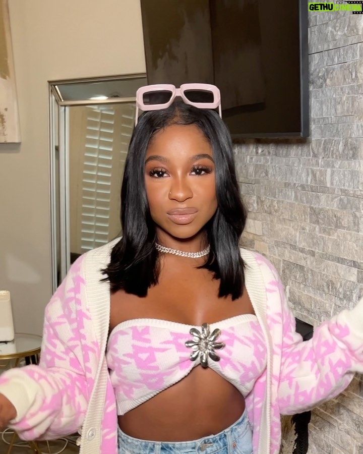 Reginae Carter Instagram - Brown skin , she bad as f**k , I told that bihh to strike a poseđź’•