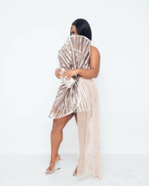 Reginae Carter Instagram - Put A Ribbon On Me , I Been Acting Brand New 🎀 
Hair @jasmine.dior 
Makeup @ohkeliyah 
Styled by @tifftootuff 
Dress @theivyshowroom @fiskanistyle 
📸 @shotbysed